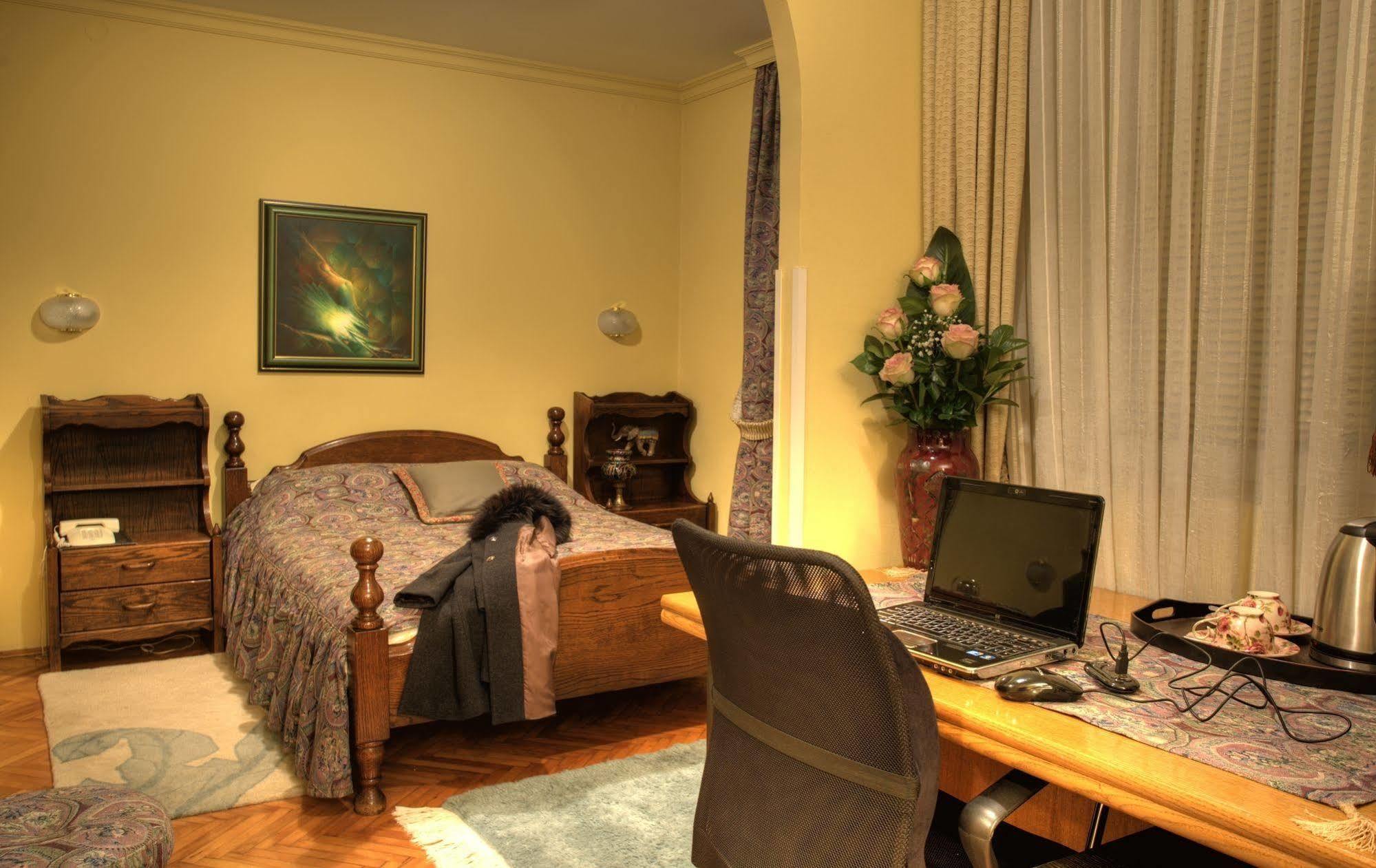 Boutique Hotel Rose Diplomatique Skopje Extérieur photo